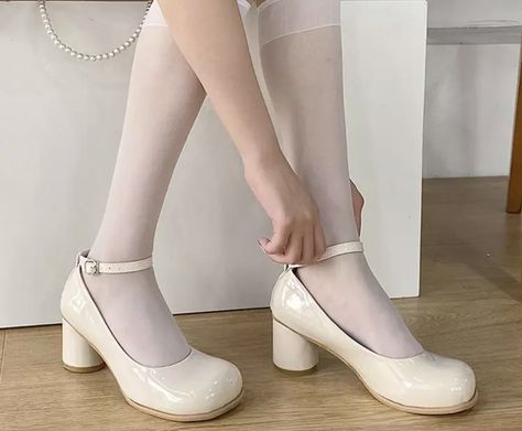 Dr Shoes, Girly Shoes, Aesthetic Shoes, Swag Shoes, Pretty Shoes, Dream Shoes, Looks Vintage, Cute Shoes, Character Shoes