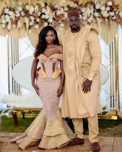 Wedding Dress Couple, Ghana Traditional Wedding, Nigerian Wedding Dresses Traditional, Couple Prom, African Couple, Ghanaian Wedding, Couples African Outfits, Nigerian Wedding Dress, Dress Couple