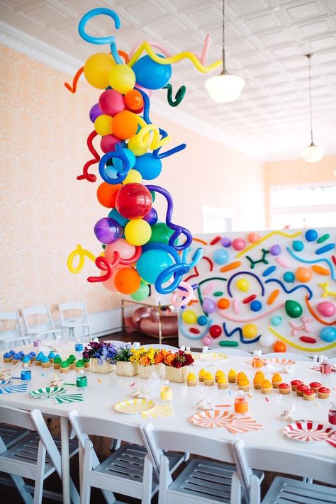 Art Craft Birthday Party Ideas, Kara Party Ideas, Pick A Color Party, Paint Party Backdrop Ideas, Vibrant Birthday Party, Art Party Balloon Garland, Pop Art Theme Party, Colors Birthday Party Theme, Art Party Balloons