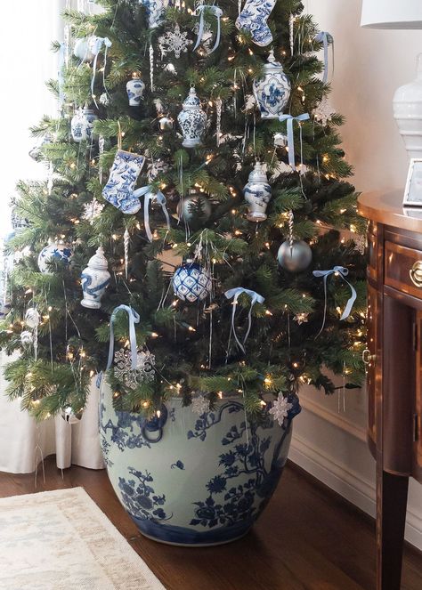 Blue And White China Christmas, Blue Ceramic Christmas Tree, Southern Living Christmas Tree, Christmas Tree In Blue And White Pot, Blue Toile Christmas Tree, Toile Christmas Tree, Blue Willow Christmas Tree, Christmas Blue Aesthetic, French Blue Christmas