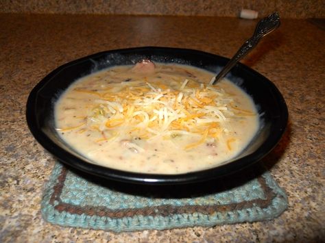 Smoked Brisket Potato Soup - made this with left over Christmas brisket and it was beyond awesome! Brisket Soup, Pork Brisket, Slow Cooker Baking, Potato Chowder, Leftovers Soup, Creamy Potato Soup, Brisket Recipes, Crockpot Dishes, Smoked Brisket