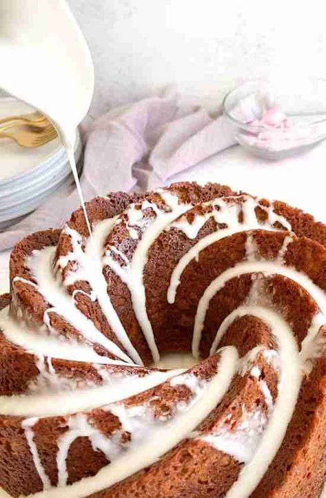 Almond Glaze Easy Glaze Recipe, Raisin Cake, Cinnamon Roll Cake, Olive Oil Cake, Honey Buns, Honey Cake, Almond Flavor, Dump Cake, Glaze Recipe