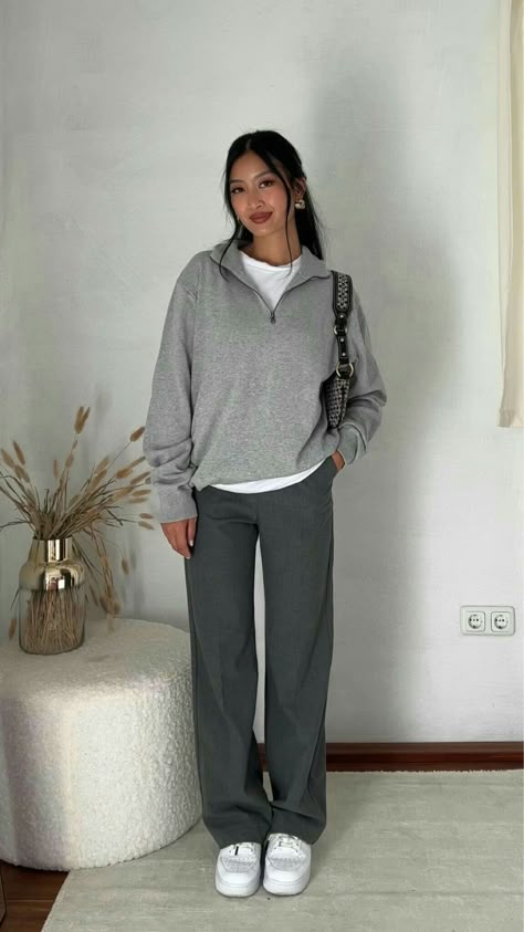 Minimalistic Fall Outfits, Outfit With Striped Sweater, Minimalist Grunge Outfits, Winter 2024 Capsule Wardrobe, Gray Tshirt Outfits, Light Gray Sweater Outfit, Beige Trousers Outfit Winter, Simple Women Outfits, Grey Quarter Zip Outfit