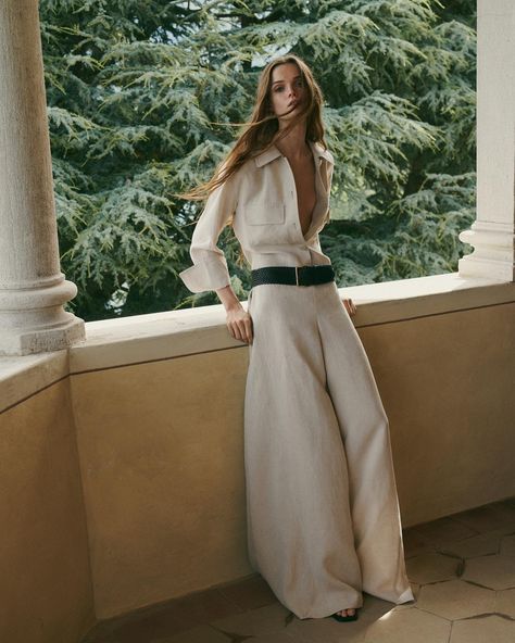 Lulu Tenney in 'Lago Di Como' Italian Style Massimo Dutti July 2023 — Anne of Carversville Casual Work Outfits, Fashion Lookbook, Fashion Story, Summer Trends, Fashion Editor, Fashion Shoot, Massimo Dutti, Relaxed Style, Fashion Labels