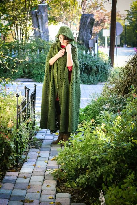 Another pic of Mia in the cloak. @ http://www.ravelry.com/projects/marla3206/long-hooded-cape Crochet Medieval Dress, Crochet Hooded Cloak, Crochet Cape With Hood Free Pattern, Crochet Cape Pattern Free, Long Hooded Cape Crochet Pattern Free, Hooded Cloak Pattern, Cape Pattern Free, Hooded Capes, Hooded Cape Pattern