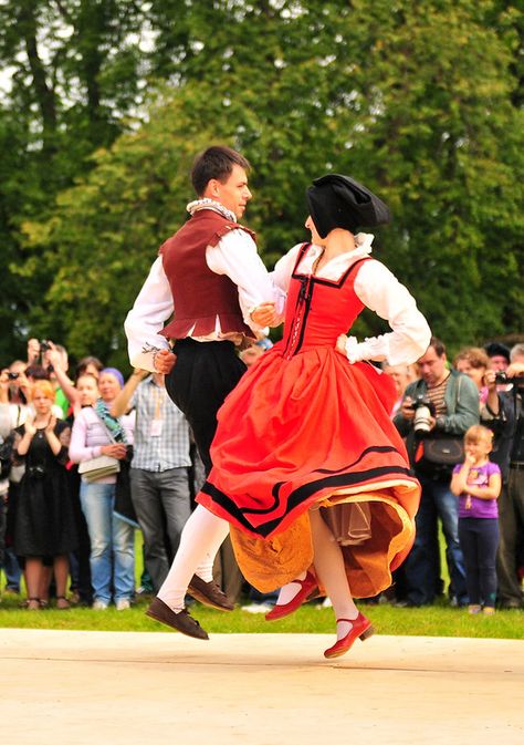 Elizabethan Peasant, Sca Dress, Elizabethan Clothing, Medieval People, 16th Century Clothing, Tudor Era, Twelfth Night, Period Outfit, Medieval Times