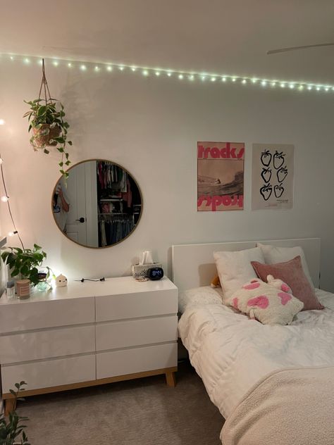 Minimal Teenage Bedroom, Minimal Room Ideas Aesthetic, Teenage Room Aesthetic Simple, Led Lights Inspo Bedroom, Dresser Circle Mirror, Teenage Girl Bedroom Ideas Aesthetic, Small Room Ideas Pink And White, Bedroom With Circle Mirror, Circle Mirror In Bedroom