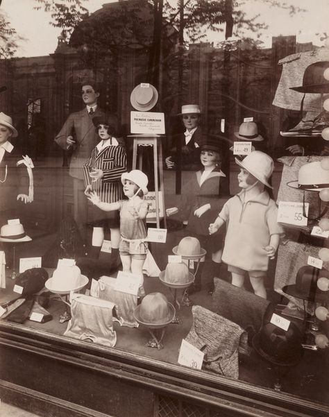 Eugène Atget. Magasin, avenue des Gobelins. 1925 | MoMA Eugene Atget, Store Window Displays, Antique Hats, Hat Display, Hat Stores, Shop Fronts, Howls Moving Castle, Vintage Hat, Arte Popular