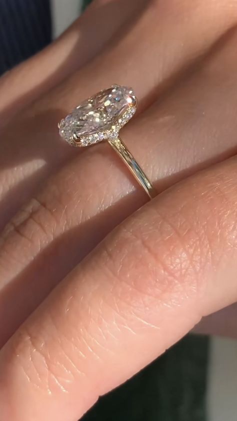 3.5 Ct Engagement Ring, Y2k Engagement Ring, Wedding Ring Oval Gold, Hailey Bieber Wedding Ring, Hailey Bieber Engagement Ring, Diamond Ring Aesthetic, Engagement Rings Expensive, خواتم خطوبة, Pretty Engagement Rings