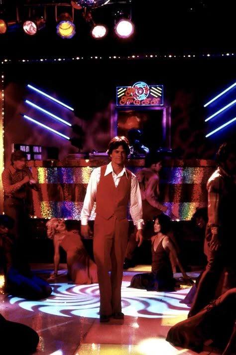 Boogie Nights Boogie Nights Aesthetic, Boogie Nights Movie, 70s Cinema, 70s Movies, Disco Halloween, Paul Thomas Anderson, 70’s Disco, Scene Poster, Night Tattoo