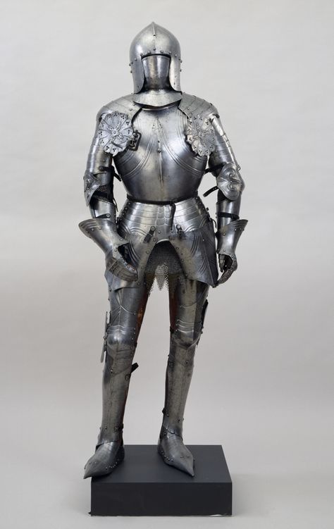 Armor Heidi Ceremonial Armor, Medieval Suit, Gothic Suit, Knight Suit, Suits Of Armor, Iron Armor, Suit Of Armour, Armour Medieval, Knights Armor