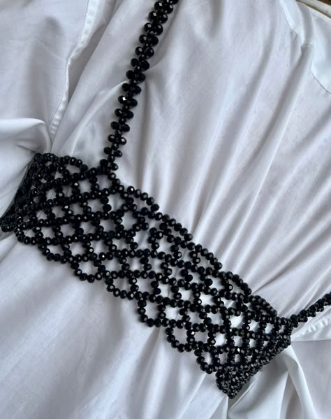 Beaded Clothes Design, Dark Rave Outfit, Beaded Top Outfit, Beaded Body Chain, Chain Corset, Beaded Clothes, Pearl Crop Top, Pearl Body Chain, Beads Clothes