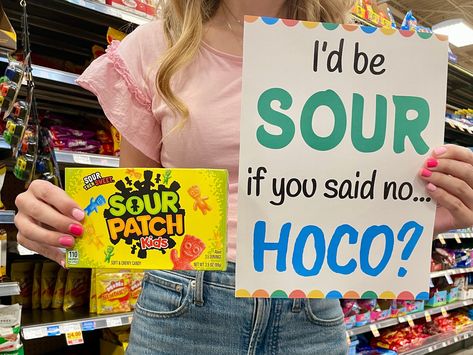 Spotify Promposal Poster, Sour Patch Hoco Proposals, Easy Homecoming Proposal Ideas, Prom Proposal For Girls, Homecoming Posters Proposal, Simple Promposal, Prom Proposal For Girlfriend, Prom Sign Ideas, Cute Hoco Signs