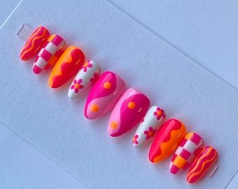 70s Nails Retro, Nails 70s, Nails Checkered, 70s Nails, Nails Retro, Yin Yang Nails, Checkered Nails, Funky Nail Art, Gel Press On Nails