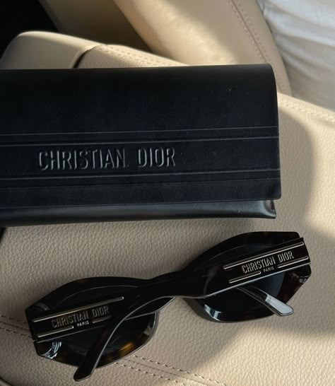 Luxury Designer Sunglasses For Summer, Luxurious Sunglasses, Designer Sunglasses Aesthetic, Sunglasses Inspo Aesthetic, Dior Sunglasses Aesthetic, Luxury Sunglasses Aesthetic, Dior Glasses, Christian Dior Aesthetic, Sunglasses Dior