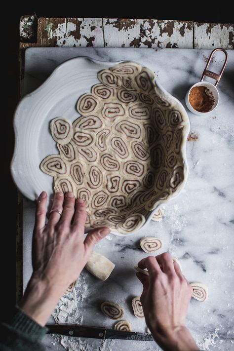 Cinnamon Roll Pie with Apples from Lomelino's Pies https://adventuresincooking.com/cinnamon-roll-pie-apples-lomelinos-pies/ Cinnamon Roll Pie, Cinnamon Roll Apple Pie, Nature Cake, Baking With Honey, Oh Honey, Thigh Recipes, Pies And Tarts, Boneless Chicken, Cinnamon Roll