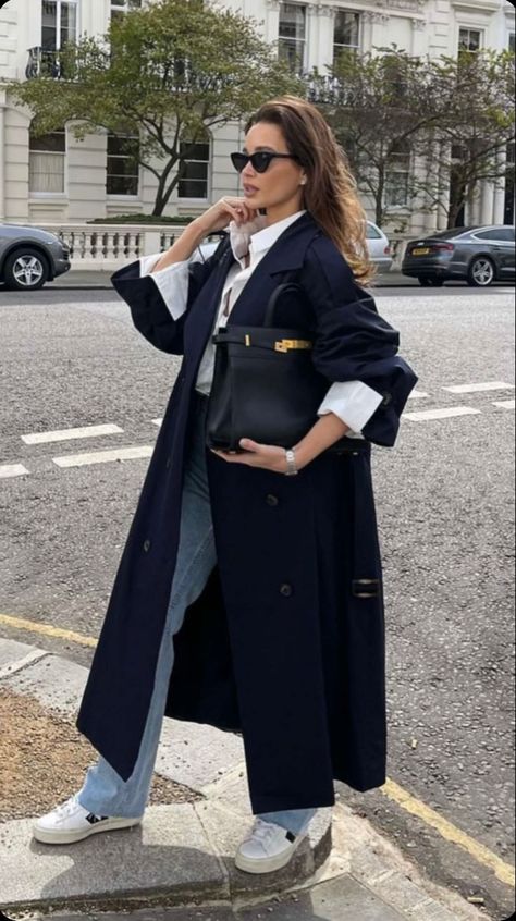 Blue Trench Coat Outfit Women, Trench Coat With Leggings, Navy Blue Outfit Winter, Navy Trench Outfit, Navy Coat Outfits For Women, Navy Trench Coat Outfit Women, Navy Blue Outfit Ideas Classy, Navy Coat Outfit Winter Wear, Blue Coat Outfits For Women