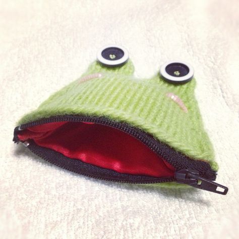 Free Knitting Pattern - Toys, Dolls & Stuff Animals: Frog Coin Purse Frog Coin Purse, Frog Purse, Coin Purse Pattern, Boxes Diy, Stuff Animals, Knitted Toys Free Patterns, Knit Purse, Animal Knitting Patterns, Purse Pattern