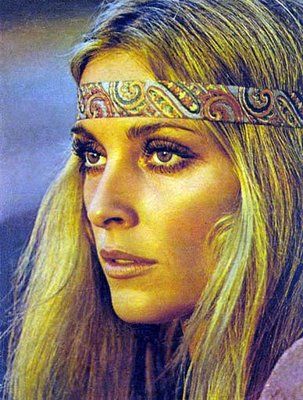 1. unknown 2. Sharon Tate 70s 3. https://back2retro.wordpress.com/2011/06/29/sharon-tate/ 4. unknown Mundo Hippie, Hippie Makeup, 70s Makeup, 60s Hippie, 70s Hair, Hippie Party, Fest Outfits, Mode Hippie, Fashion 70s