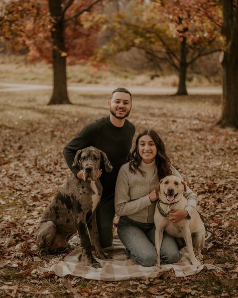 family photos 😂 Family Portrait With Dog Ideas, At Home Dog Photoshoot, Pet Family Portrait, Family Photo With Dog Ideas, Family And Dog Photoshoot, Family Photo With Dogs, Family Pics With Dogs, Photography Poses With Dogs, Dog Family Photoshoot