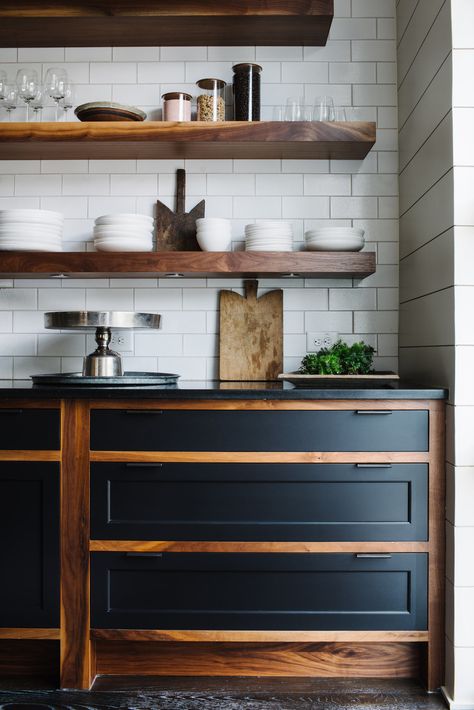 How To Decorate With Stylish Black Kitchen Cabinets Dapur Rustic, Rustic Industrial Kitchen, Kitchen Ikea, Shelves Kitchen, Kabinet Dapur, Two Tone Kitchen, Farmhouse Kitchen Cabinets, New Kitchen Cabinets, Kitchen Design Trends