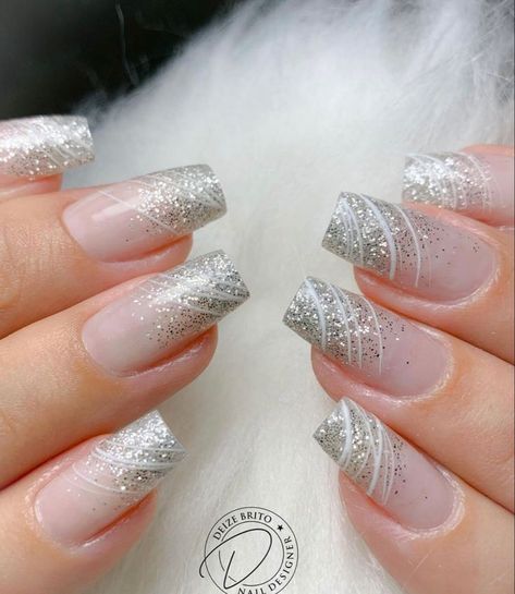 Design With Chrome Nails, Silver And White Nail Designs, Silver Glitter Nail Designs, New Years Nails Glitter, Quick Nail Art, Engagement Nails, Makeup Nails Designs, Wedding Nails Glitter, Wow Nails