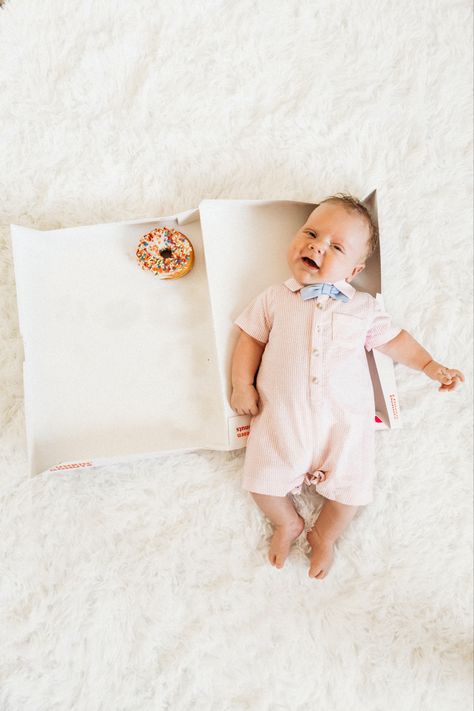 monthly baby photos, baby donut photo, Donut Monthly Milestone Pictures, Donut Milestone Pictures, Baby Age Pictures, Creative Monthly Baby Photos, One Month Baby, Monthly Pictures, Monthly Baby Pictures, Monthly Baby Photos, Milestone Pictures