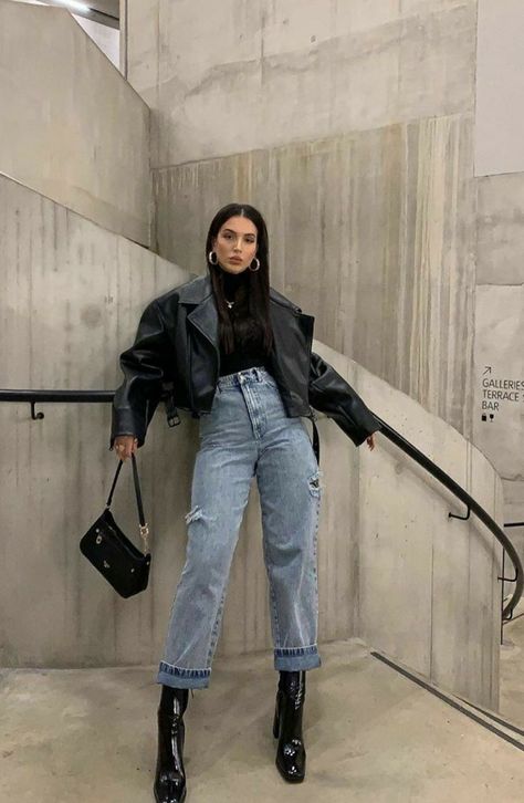 Fancy Jean Outfits, Black Autumn Outfit, March Outfit Ideas, Street Style Aesthetic Outfit, March Fashion, Fashion Inspo Outfits Minimal Chic, Looks Street Style, Looks Black, Mode Inspo