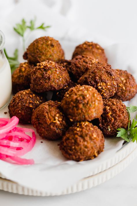 Fava Bean Falafel Recipe, Egyptian Falafel Recipe, Egyptian Dinner, Fava Bean Recipe, Egyptian Foods, Creative Food Design, Gluten Free Falafel, Fava Beans Recipes, Africa Recipes