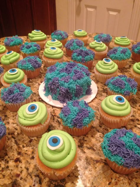 Monster Inc. Mike and Sully cupcakes and smash cake. Monster Inc Smash Cake Ideas, Sully Birthday Cake, 1st Birthday Monsters Inc, Diy Monsters Inc Cake, Sully Cake Monsters Inc, First Birthday Monsters Inc, Monsters Inc Halloween Party, Monsters Inc Cupcakes Ideas, Monsters Inc Birthday Party Ideas Food