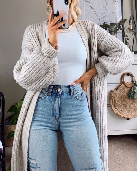 Bodysuit And Cardigan Outfit, White Body Suit Outfit With Jeans, Grey Bodysuit Outfit, Bodysuit And Jeans Outfits, Chunky Cardigan Outfit, White Bodysuit Outfit, Bodysuit Outfit Jeans, Outfits With Grey Cardigan, Cardigan Outfit Aesthetic