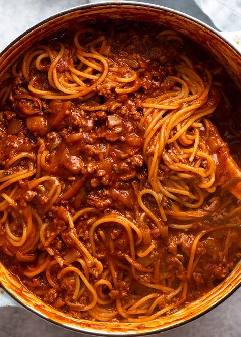 Recipe Tin Eats Spaghetti Bolognese, One Pot Spaghetti Bolognese, Recipes With Passata Sauce, School Spaghetti Recipe, One Pot Pasta Bolognese, Old School Spaghetti, Types Of Pasta Sauce, Easy Spaghetti Bolognese, Tin Eats