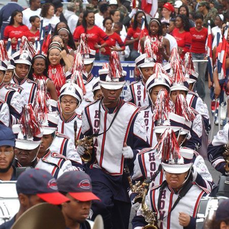 Homecoming Howard University Aesthetic, Howard University Homecoming, Howard Homecoming, University Wallpaper, College Homecoming, Uni Aesthetic, College Reunion, Lebron James Cleveland Cavaliers, Kappa Alpha Psi Fraternity