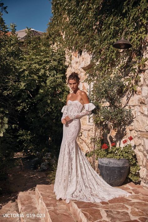 Victoria Couture Collection | Gali Karten | Bridal Couture Spanish Lace Wedding Dress, Bridesmaids 2023, Sweetheart Neckline Off The Shoulder, Vintage Lace Wedding Dresses, Brazil Wedding, Gali Karten, 2023 Wedding Dresses, Country Wedding Gowns, Wing Wing