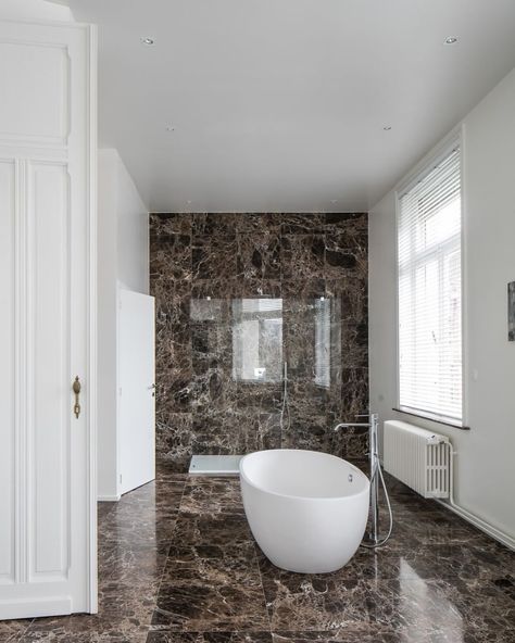 Studio P Architects в Instagram: «Residence RR - The Dark Emperador Marble fits perfectly with the atmosphere of the Brussels Townhouse.⠀⠀⠀⠀⠀⠀⠀⠀⠀ Pic by…» Brown Marble Tiles Bathroom, Brown Marble Interior Design, Brown Marble Floor Bathroom, Brown Marble Tile Bathroom, Dark Emperador Marble Bathroom, Emperador Marble Bathroom, Bathroom Brown Marble, Dark Marble Bathroom, Brown Marble Bathroom