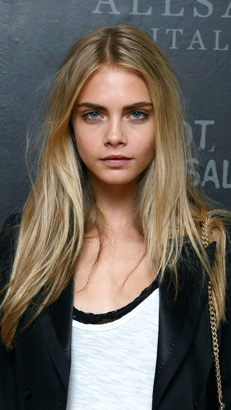 cara delevingne Cara Develigne, Cara Delevingne Aesthetic, Cara Delavine, Cara Delevingne Makeup, Cara Delevingne Side Profile, Cara Delevingne Photoshoot, Cara Delevingne Dark Hair, Cara Delevingne Blonde Hair, Cara Delevingne Valerian