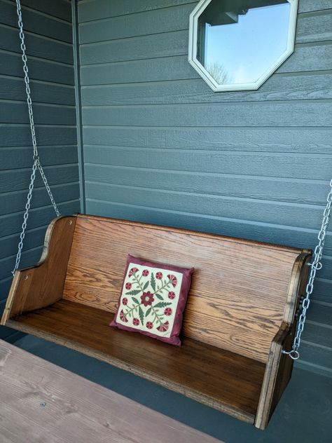 Old Church Pews Ideas, Pew Upcycle, Diy Church Pew Benches, Church Pew Front Porch, Pew Repurpose, Church Pews Repurposed, Church Pew Ideas Repurposed, Church Pew Entryway, Church Pew Bench