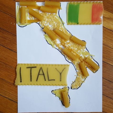 PASTA MAP! I drew Italy & they glued several types of dried pasta onto it! I printed "Italy" & coloured the flag on lasagna noodles. We… Flags Preschool Activities, Italy Bulletin Board, Preschool Italy Theme, Europe Activities For Kids, Zastave Sveta, Italy Activities For Kids, Italy Crafts For Kids, Around The World Crafts For Kids, Pasta Italia