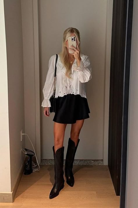 Silk Skirt Outfit Fall, Silk Mini Skirt Outfit, White Mini Skirt Outfit, What To Wear In Nyc, Fall Date Night Outfit, Nyc Fall Outfits, Silk Skirt Outfit, September Outfits, Skirt Outfit Fall