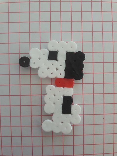 Little Snoopy with pyssla Pyssla Ideas Cute, Pyssla Ideas Easy, Snoopy Perler Beads, Aqua Beads Ideas, Ironing Beads Ideas, Easy Perler Beads, Pyssla Ideas, Ironing Beads, Melty Bead Designs