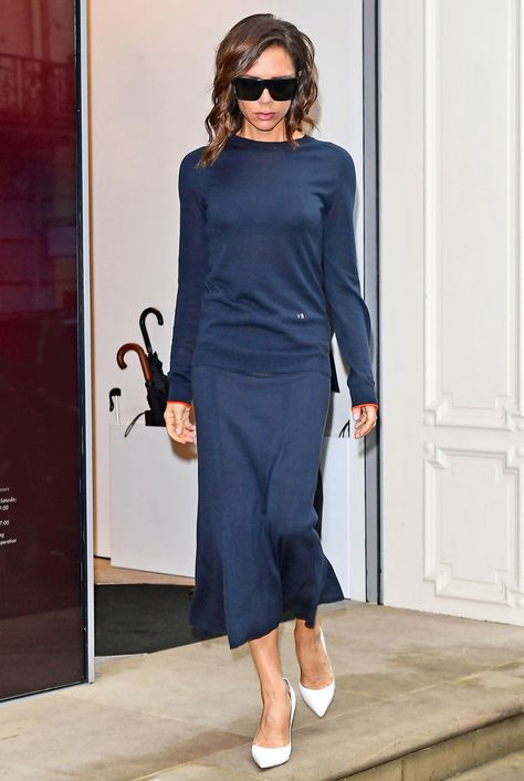 Navy Dress Outfit, Viktoria Beckham, Victoria Beckham Outfits, Victoria Fashion, Victoria Beckham Style, Navy Outfit, 가을 패션, Work Fashion, Victoria Beckham