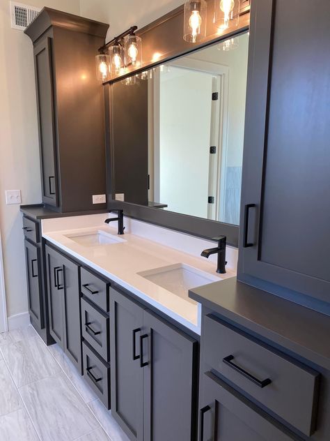 Single Sink Vanity With Two Towers, Bathroom Vanity Ideas With Storage, Small Dual Sink Bathroom Ideas, Bathroom Ideas With Vanity Area, Double Vanity Bathroom Ideas Master Suite, Master Bath Double Vanity Ideas, Bathroom Large Vanity, Bathroom With Toilet Closet, Master Bath Cabinet Ideas