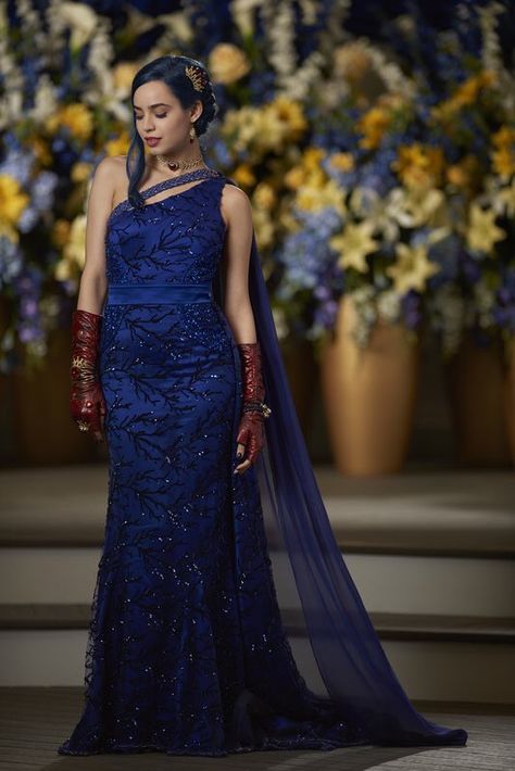 Evie Evie Costume, Dove Cameron Descendants, Mitchell Hope, Evie Descendants, Descendants Costumes, Disney Descendants Movie, Descendants 1, Mal And Evie, Descendants 2