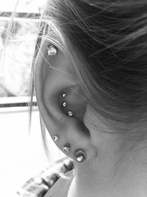 crescent moon ~ triple conch Triple Conch Piercing, I Am Beautiful, Conch Piercing, Conch, Earings Piercings, Tattoos And Piercings, Ear Piercings, Nail Inspo, Cool Tattoos