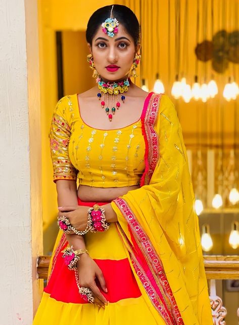 Haldi Potrait For Bride, Haldi Pic, Haldi Pics, Haldi Look For Bride, Haldi Pose, Haldi Shoot, Haldi Poses For Bride, Haldi Poses, Haldi Bride