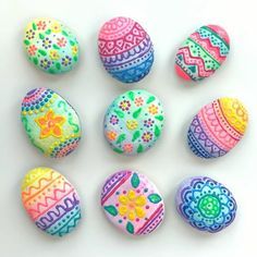 Easy Easter egg painted rocks. Puffy Paint Designs, Diy – Velikonoce, Awesome Paintings, Painted Pebbles, Painted Rocks Craft, Easter Egg Painting, Puffy Paint, Painted Rocks Diy, Rock Painting Ideas Easy