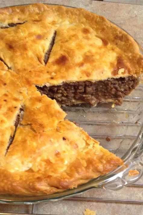 This meat pie is a quick and easy meat pie recipe! Bake the best meat pie using potato, ground beef, and ground pork. You will love baking this French meat pie recipe for an easy dinner! Ground Meat Pie, Bisquick Meat Pie, Dinner Pies Recipes Meat, Individual Meat Pies Ground Beef, Hamburger Meat Pie Recipes, Ground Beef Pie Recipes For Dinner, Ground Beef Meat Pie Recipes, Canadian Pork Pie Recipe, Pillsbury Meat Pies