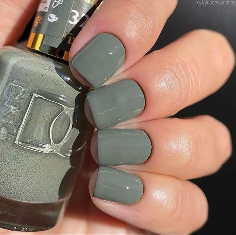 Dnd Matte Gel Polish Colors, Dnd 323 Vintage, September Nails Color Fall Dnd, Dnd Gel Nail Polish Colors, Dnd Sage Green Nails, Dnd Vintage Gel Polish, Popular Dnd Nail Colors, Dnd Olive Green Gel Polish, Fall Nails 2023 Dnd Gel