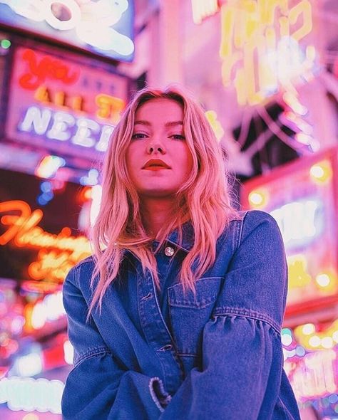 Astrid S, Julia Michaels, Cute Blue Wallpaper, Zara Larsson, Suki Waterhouse, Girls Music, Attractive People, Woman Crush, Girl Crush