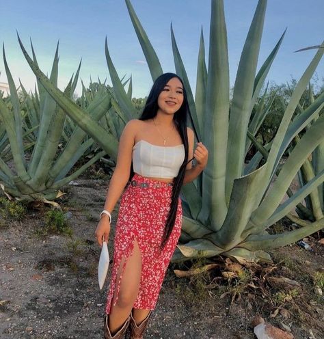 Tequila Mexico Outfit Women, Vaquera Outfit Mexican Skirt, Boots And Dukes Outfit, Long Skirt Western Outfit, Vaquera Skirt Outfit, Outfit Jardin, Jaripeo Outfits Skirt, Vaquero Outfit Mexican, Skirt Vaquera Outfit